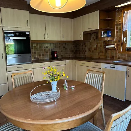 بيت للعطل Rose - Einfamilienhaus إنترلاكن